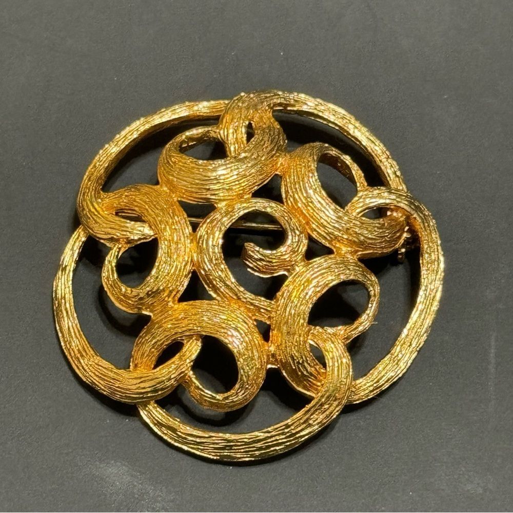 Vintage Sarah Coventry Brooch Gold Toned